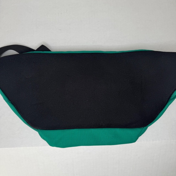 AIR JORDAN Sling Bag/Fanny Pk/Crossbody/Belt Bag/LARGE/Jumpman/MYSTIC GREEN/NWT - Picture 2 of 11